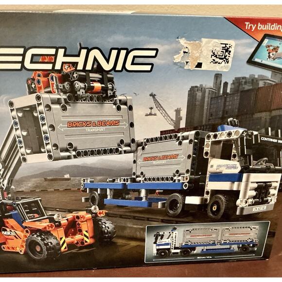 🔴SOLDLEGO TECHNIC: Container Yard (42062) 631pcs FACTORY SEALED NEW - Picture 2 of 10